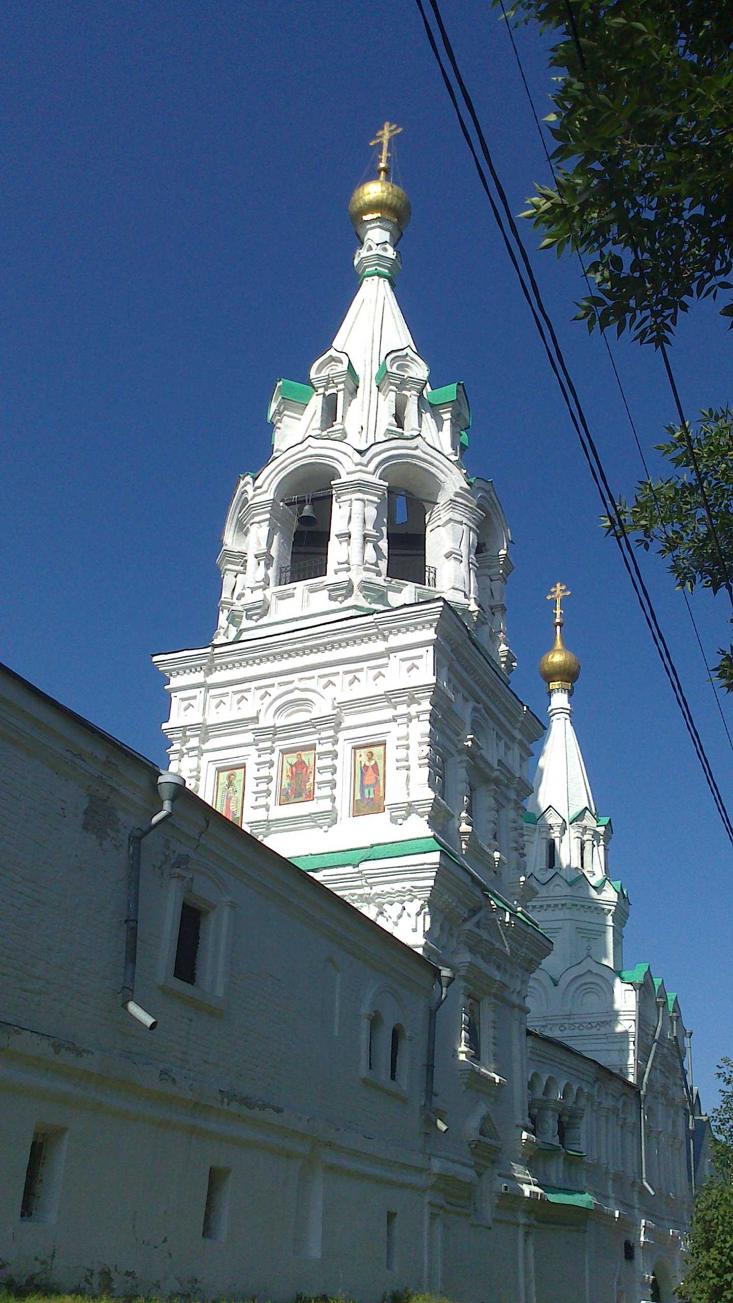 Надвратная церковь во имя Казанской Иконы Божьей Матери фото 1