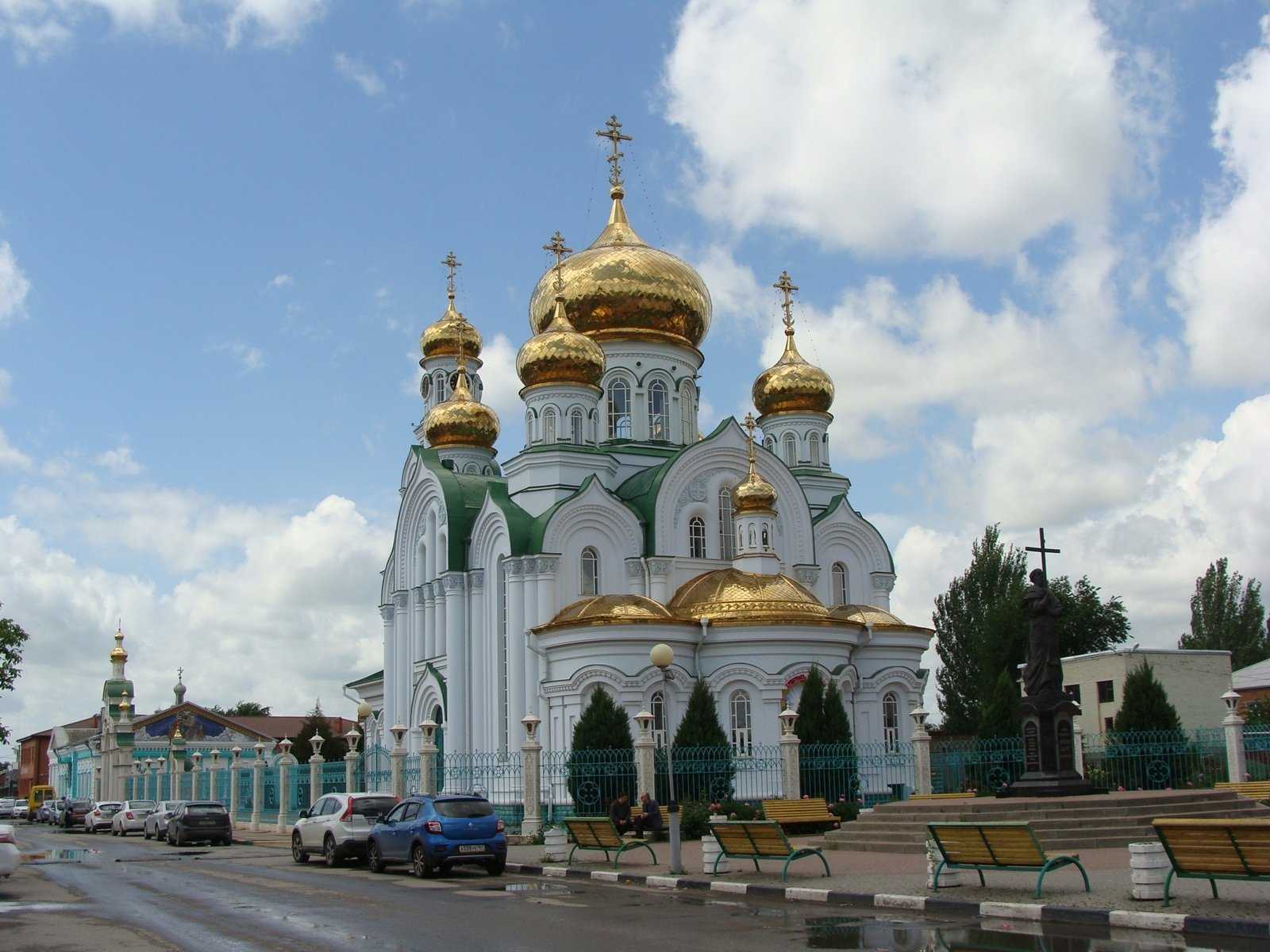 Церковь святой троицы. Храм Святой Троицы Батайск. Батайск храм Андрея Первозванного. Церковь Троицы Живоначальной (Батайск). Храм Андрея Первозванного Астрахань.