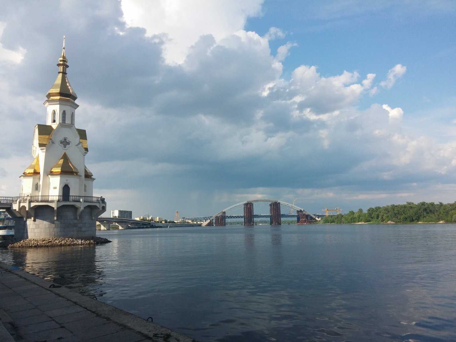 Плавучий храм Святой Владимир в Волгограде