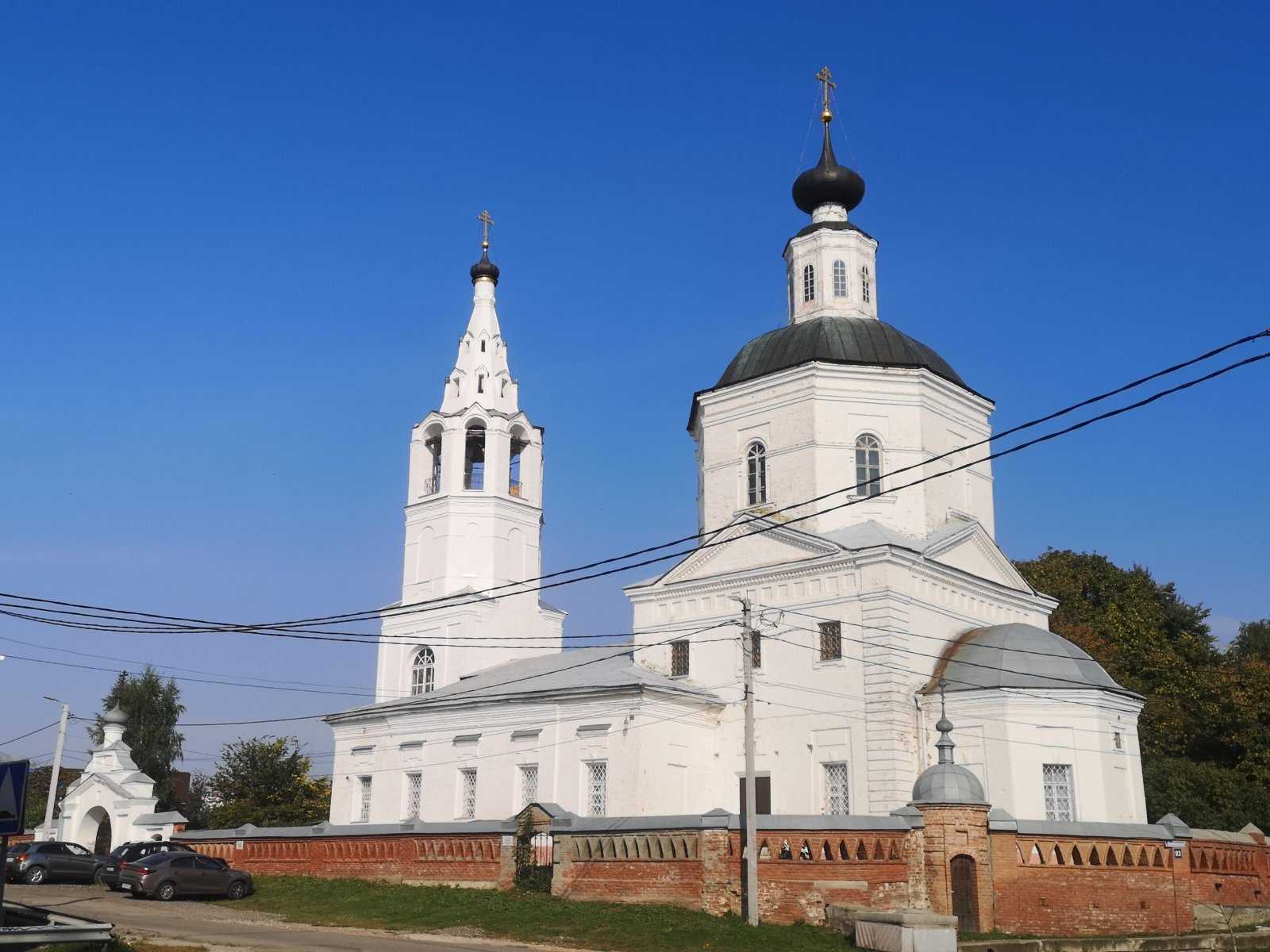 Храм архангела михаила курск. Церковь Михаила Архангела Владимир Красносельская. Храм Михаила Архангела во Владимире в Красном селе. Село красное храм Архангела Михаила. Церковь Михаила Архангела (Чертовицы).