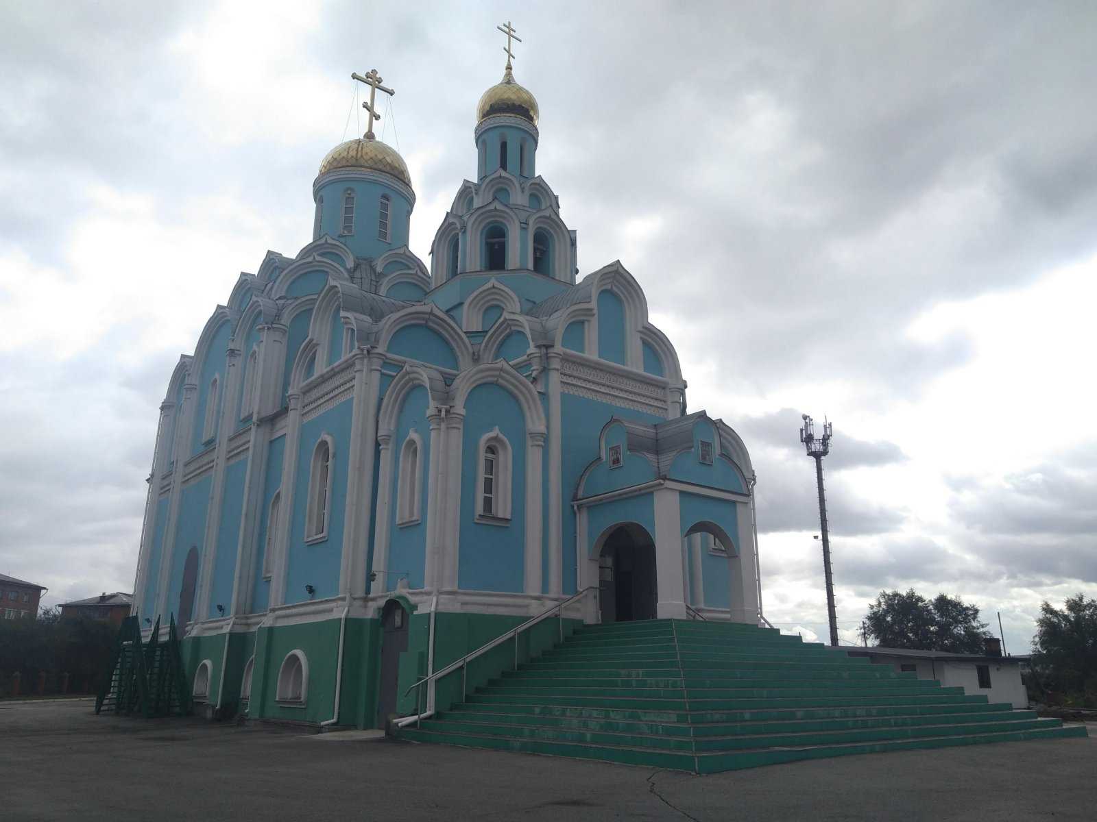 Новый городок кемеровская область. Успенско Никольский храм Белово. Успенско Никольский храм новый городок. Храм новый городок Белово.