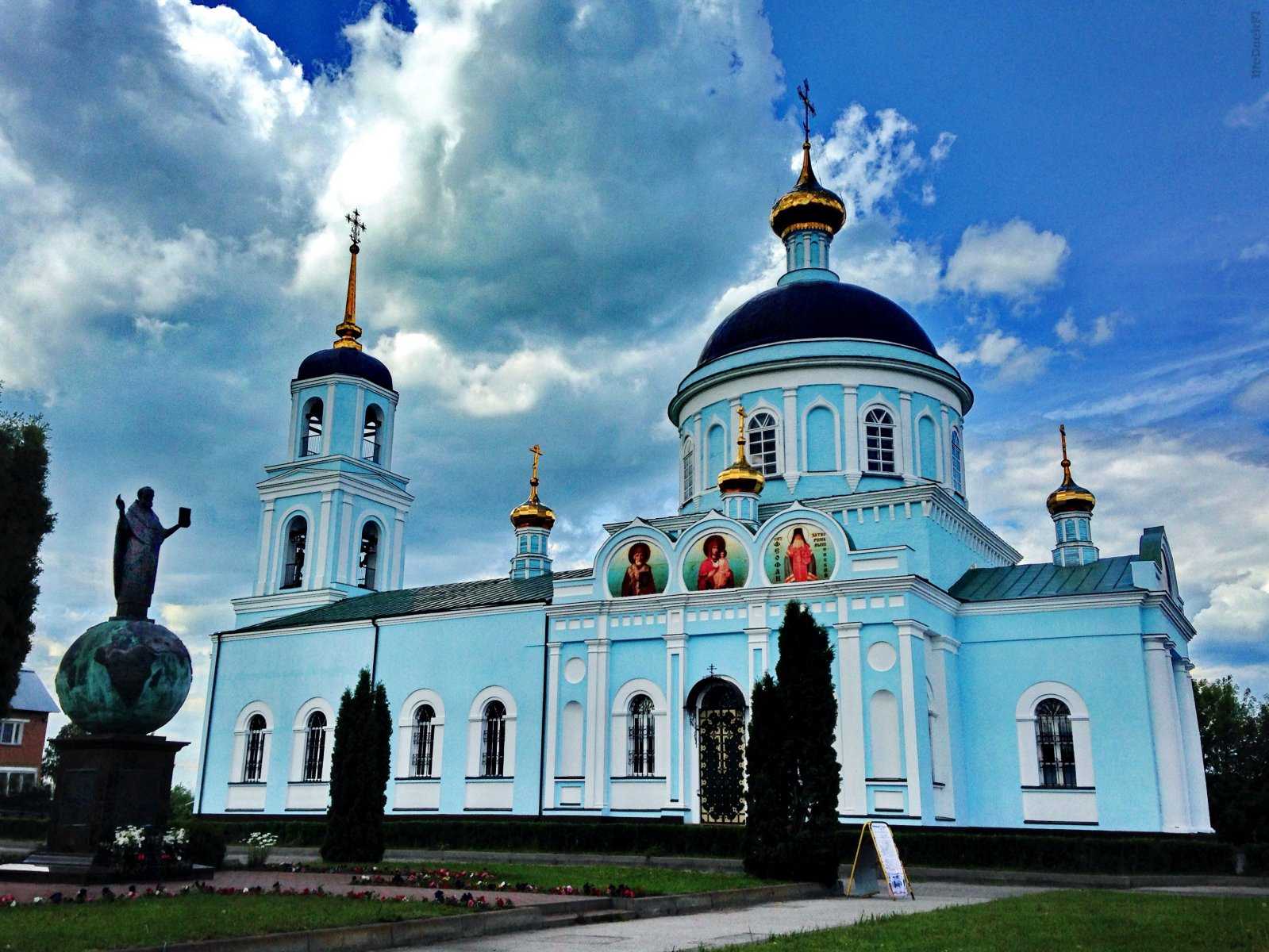 Храм казанской матери. Храм Казанской Божьей матери в Рязани. Краснообск храм Казанской Божьей. Солотчинский храм иконы Казанской Божьей матери. Церковь иконы Божьей матери Рязань.