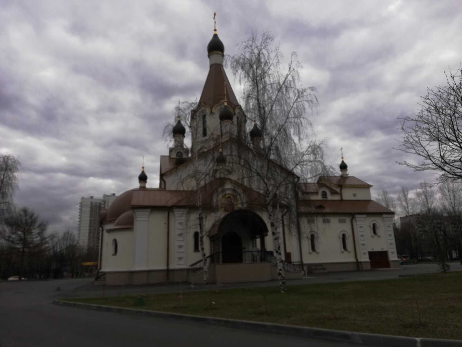 Храм купина на мичуринском. Храм Неопалимая Купина в Отрадном. Храм иконы Божией матери Неопалимая Купина в Отрадном, Москва. Храм в Отрадном Москва Юрловский. Церковь Неопалимой Купины в Москве.