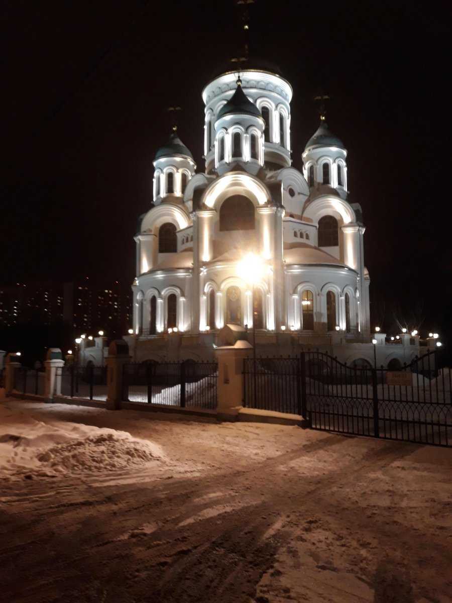 Церковь в солнцево. Храм Сергия Радонежского в Солнцево. Сергиевская Церковь Солнцево. Храм прп Сергия в Солнцево. Храм Сергия Радонежского Ставрополь ночью.