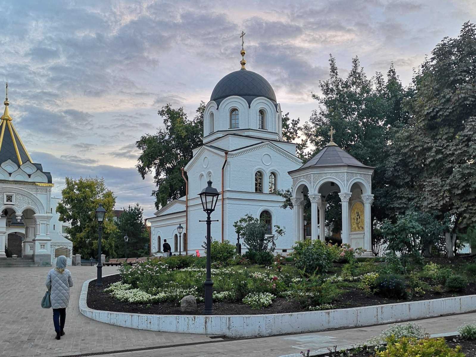 Храм сошествия святого духа. Храм Сошествия Святого духа Москва. Храм Святого духа Зачатьевский. Храм Сошествия Святого духа в Первомайском. Храм Сошествия Святого духа в Первомайском в 1809.