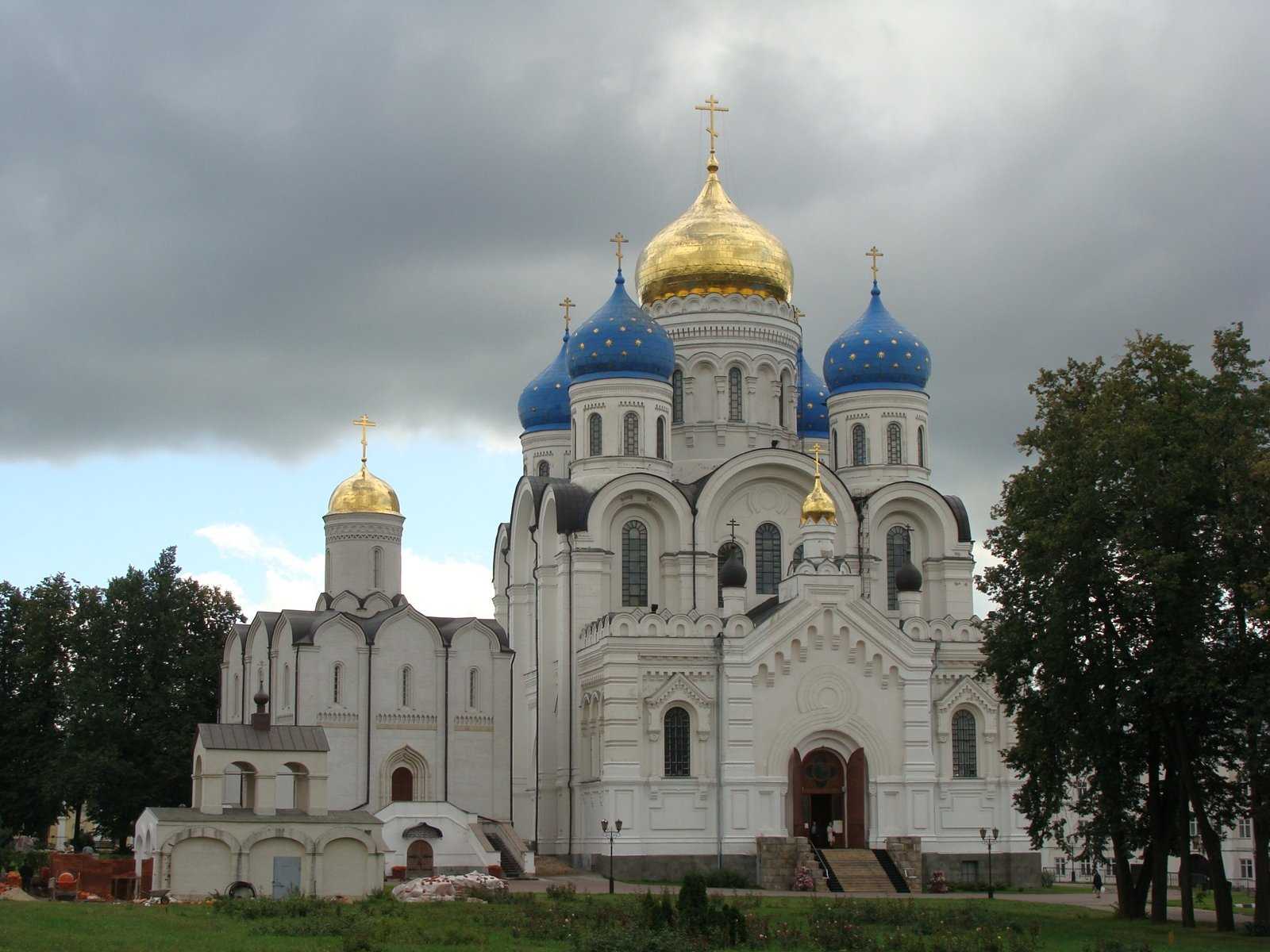 Николо угрешский монастырь адрес. Храм Николо Угрешский монастырь. Храм Николая Угрешского монастыря. Службы Николо Угрешский монастырь. Книга Николо Угрешский монастырь.