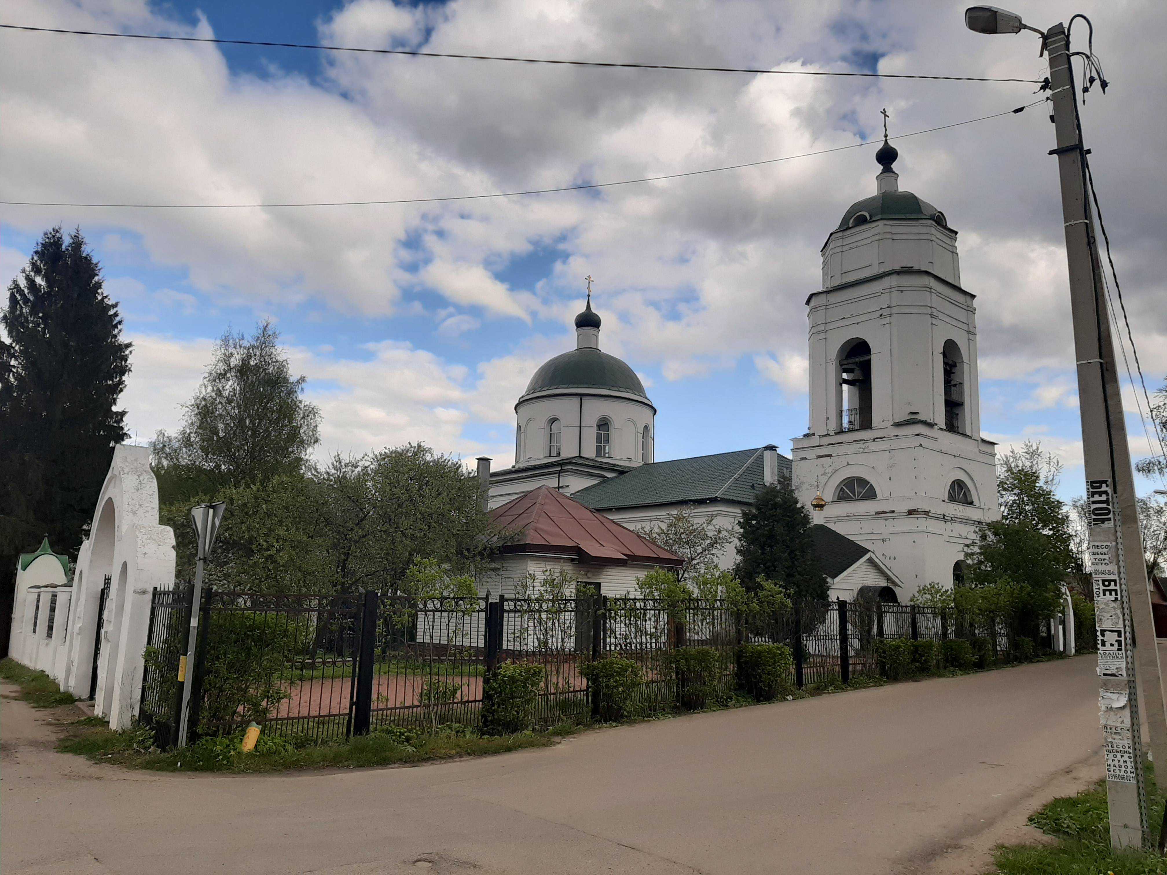 Церковь Троицы Живоначальной в Троице-Сельце. Деревня Троице Сельцо. Храм Троицы Живоначальной в Троице Сельцы.