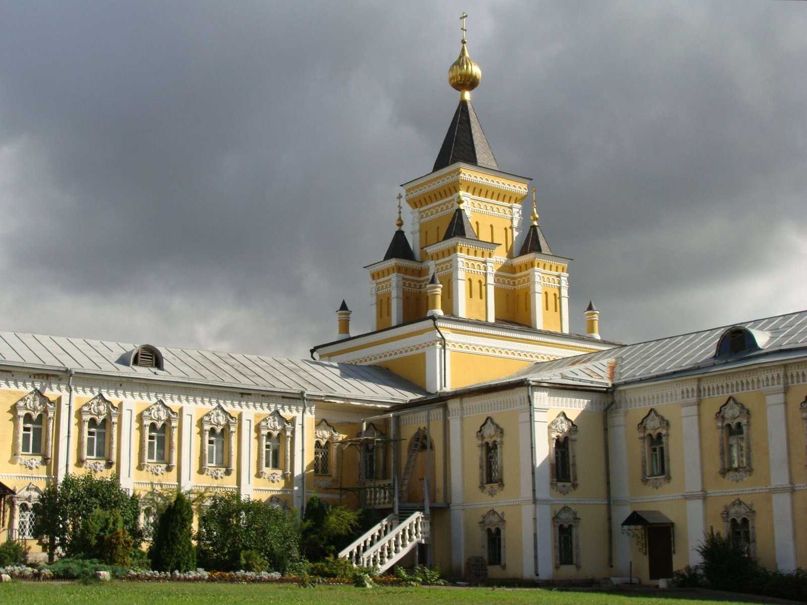 Площадь святителя Николая Дзержинский